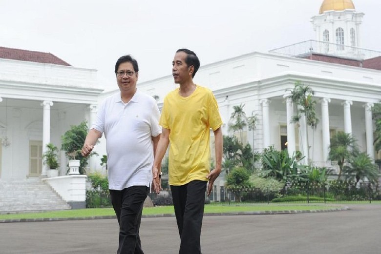 Berangkat dari Kaos Kesukaan Jokowi, hingga Tokoh Politik yang Bareng Dengannya