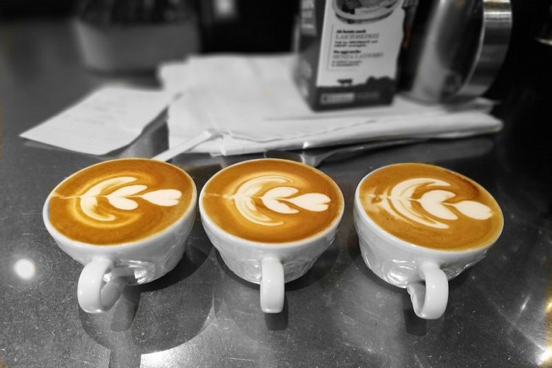 Cara Membuat Caffe Latte Cantik dan Nikmat Tak Kalah dengan Barista Kafe