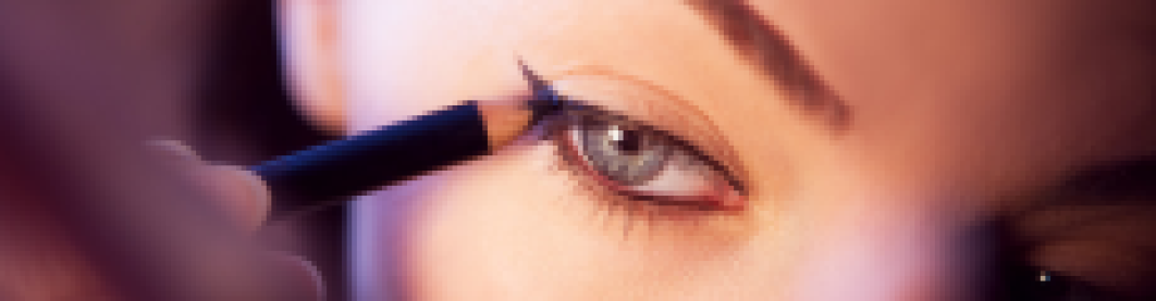 Tips Eyeliner Anti Luntur Untuk Pemula