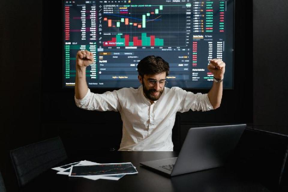Strategi Efektif Untuk Promosi Di Sosmed Broker Trading Online Di Rajakomen.com