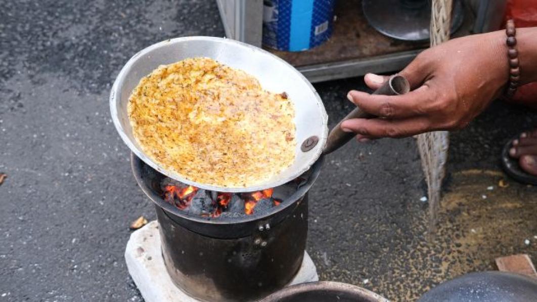 Rahasia Di Balik Popularitas Kerak Telor Betawi