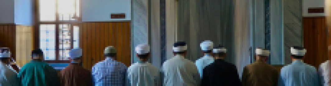 Mengapa Sholat Berjamaah Lebih Utama Dari Sholat Sendirian