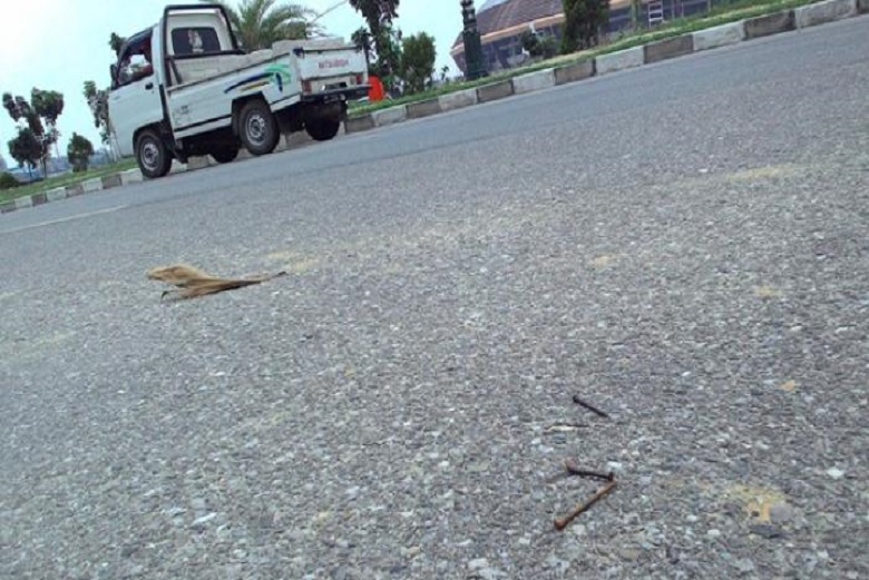 Waspadalah! Berikut Jalan di Ibukota yang Rawan Terkena Ranjau Paku