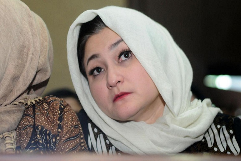 Gerak-Gerik Istri Setnov Saat Persidangan yang Tidak Anteng