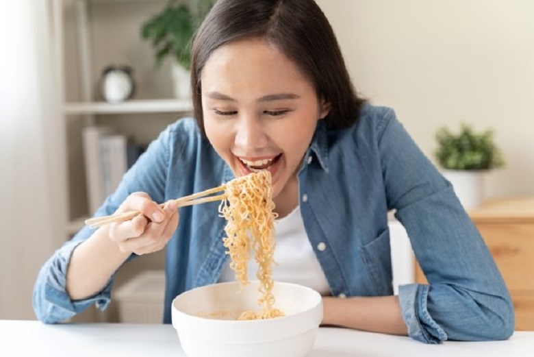 Cara Sehat Makan Mie Instan