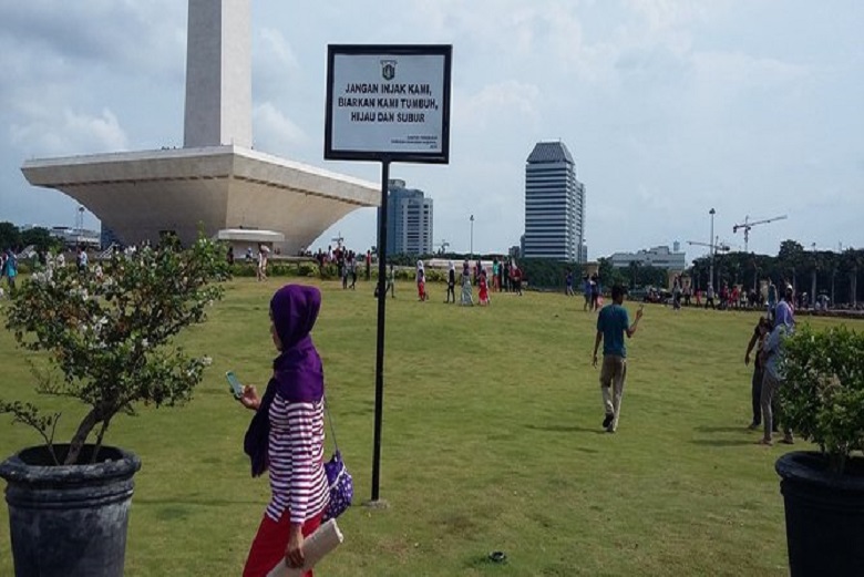 Ketua DPRD DKI Jakarta: Tak Realistis, Rumput Monas Bukan Tempat untuk Menginjakkan Kaki!