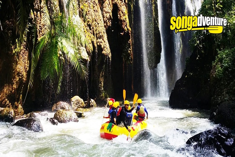 Berpetualang Seru dan Memacu Adrenalin di Sungai Pekalen Songa Adventure