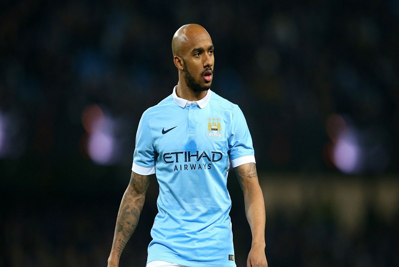 Fabian Delph : &quot;Akan Menyenangkan Jika Bisa Memecahkan Rekor Itu di Old Trafford&quot;