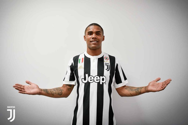 Douglas Costa : &quot;Kami Memulai 2018 Dengan Kemenangan dan Saya Juga Mencetak Gol&quot;