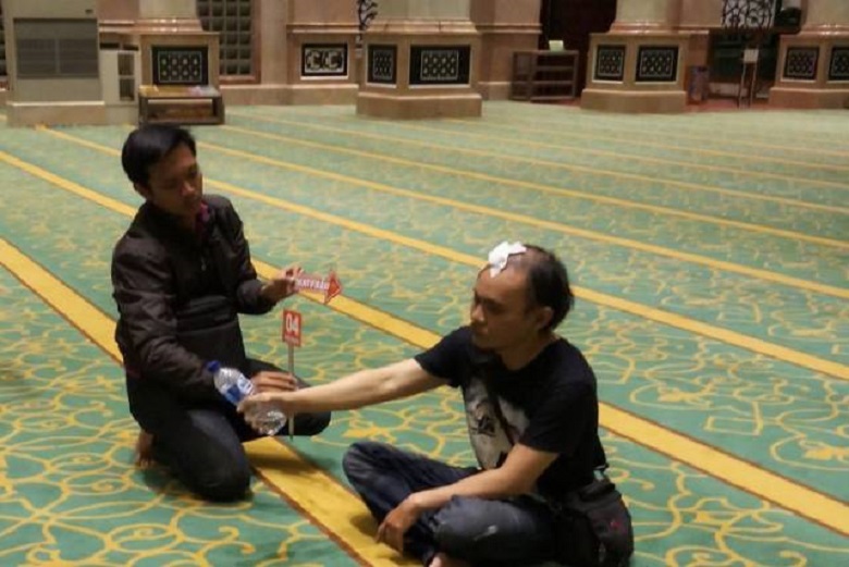 Motif Suharmin Buang Kotoran Manusia di Masjid, Gereja dan Vihara