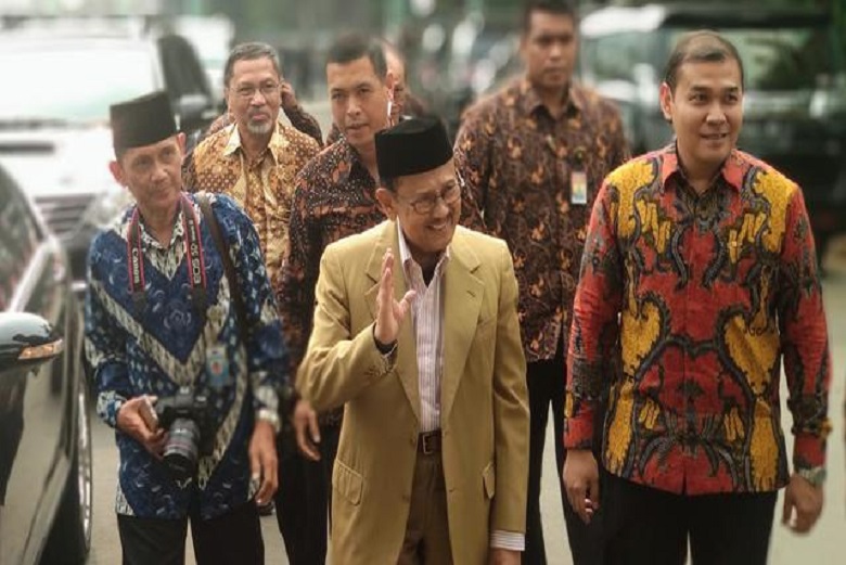 Sejumlah Politikus Tampak Jenguk SBY secara Bergantian