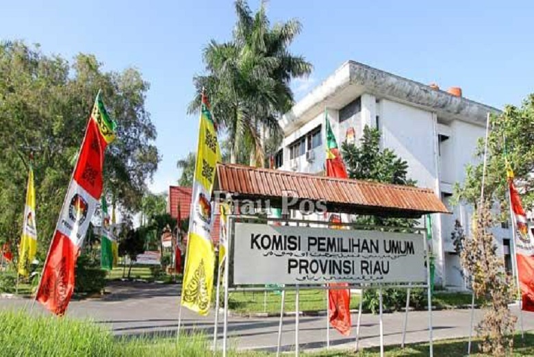 KPU Riau Diduga Salah Kaprah Meloloskan Cagub Riau yang Memiliki KK Ganda