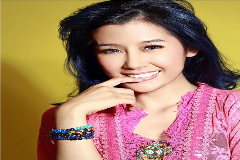 Cara Miliki Bibir Merah Merona Ala Ardina Rasti