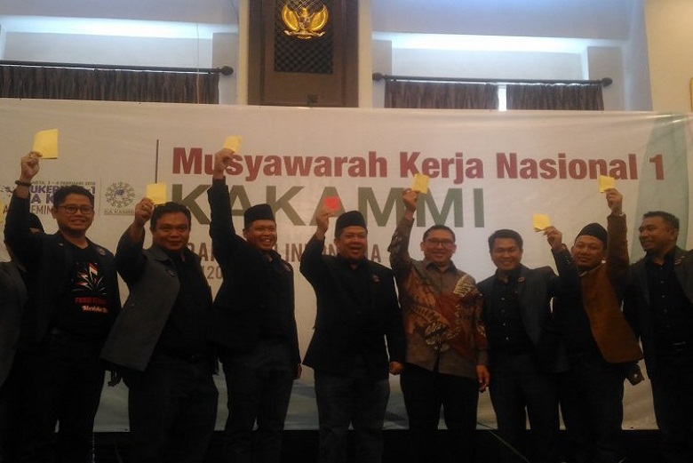 Tak mau Kalah dengan Ketua BEM UI yang Kasih Kartu Kuning ke Jokowi, Fahri Hamzah Langsung Kasih Kartu Merah