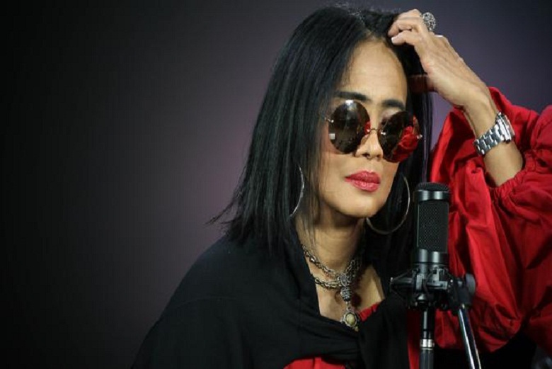 Lady Rocker Tahun 90an, Atiek CB Siap  Tampil Kembali di Konser Back Story Music Concert