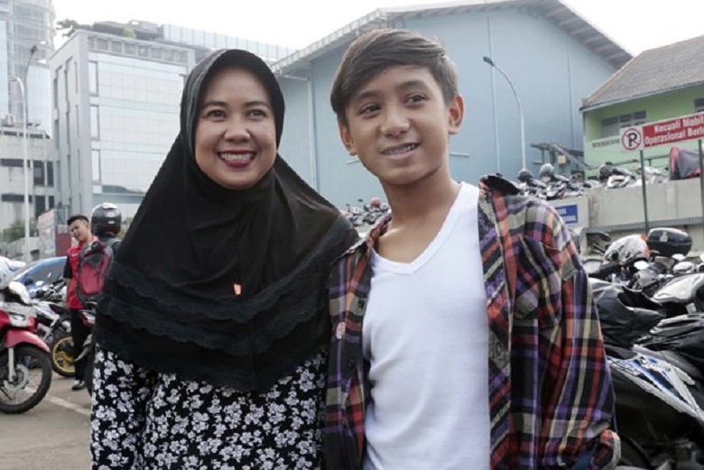 Gak Ingin Dibully, Sang Ibu Mengamankan Bowo Alpenliebe untuk di Rumah Saja