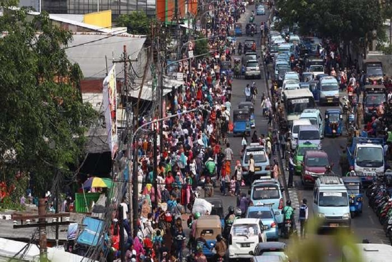 Petisi &quot;Kembalikan Fungsi Jalan dan Trotoar Tanah Abang&quot;, Sandiaga Suruh Warga Cari Solusi