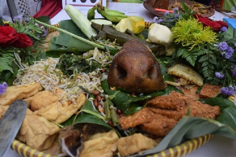 Makanan Khas Indonesia Ini Bikin Jijik dan Mual Turis Asing