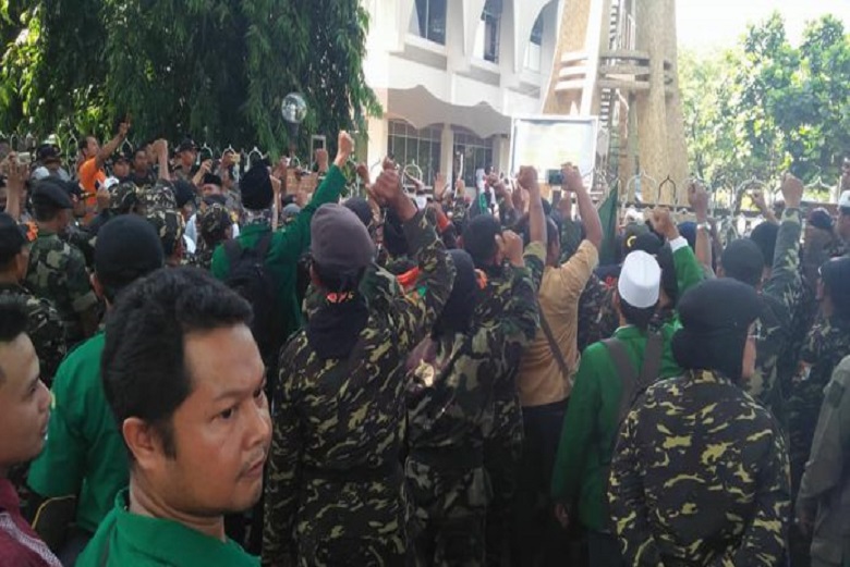 Perbedaan Pendapat Kedua Kubu Capres 2019 tentang Koalisi Umat