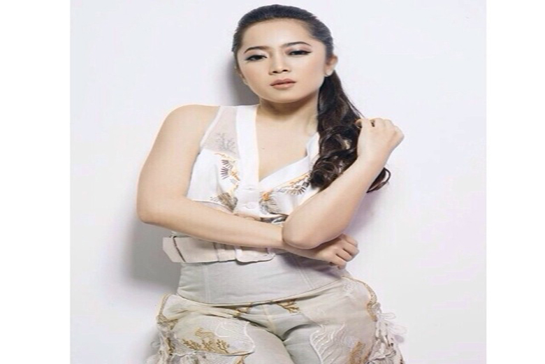Karina Salim Perindah Bentuk Paha dengan Rutin Olahraga