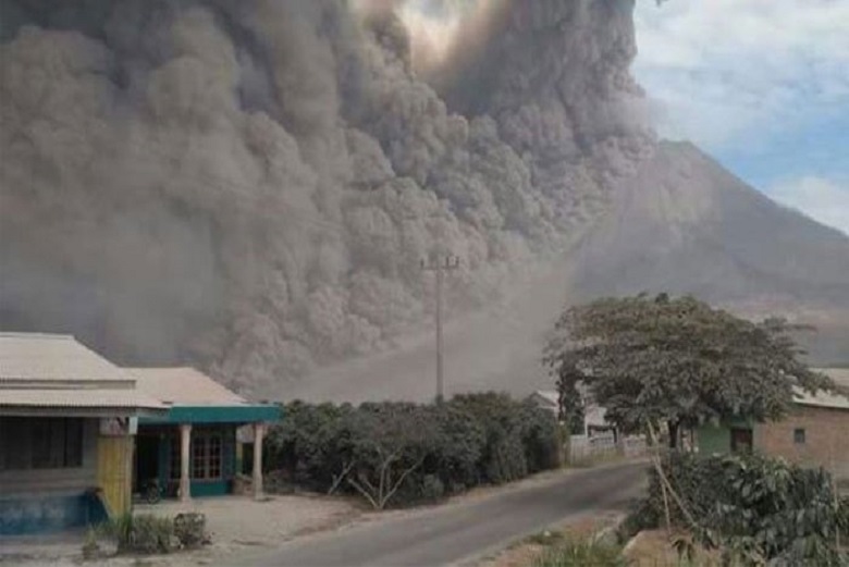 Gunung Sinabung: Warga di 7 Desa Direlokasikan, Belum Ada Alat untuk Memprediksikan Erupsi