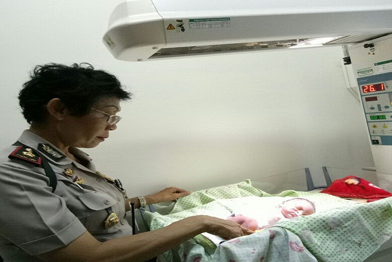 Bayi Perempuan masih Terbungkus Kain Ditemukan Warga di Banjaran Bandung