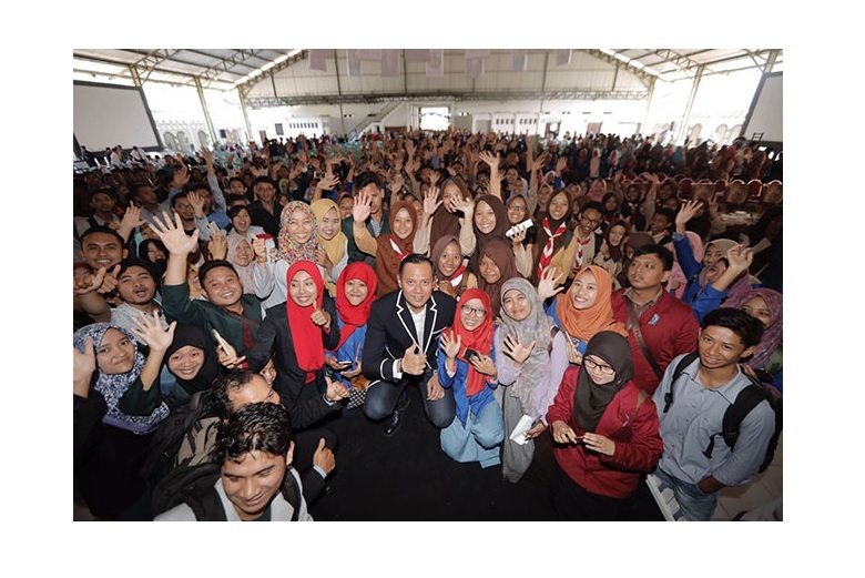 Bagaimana Sosok AHY di Mata Publik?