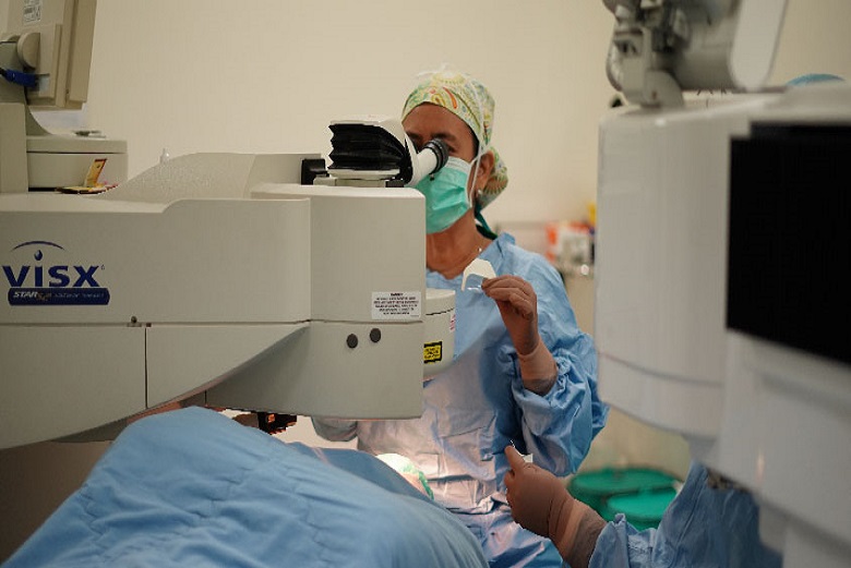 Tampil Lebih Percaya Diri Setelah Melakukan Lasik Mata