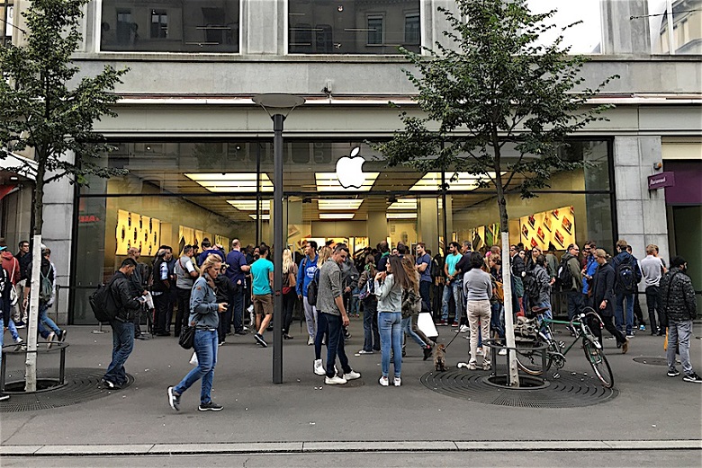 Ledakan Baterai iPhone Melukai 7 Orang di Apple Store