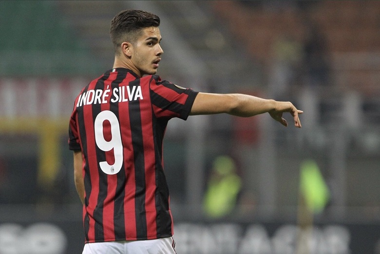 Cetak Gol Kemenangan ke Gawang Genoa, Striker AC Milan Dipuji Sang Pelatih