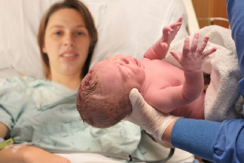 Penyebab Lonjakan Kelahiran Bayi Pra Liburan di AS
