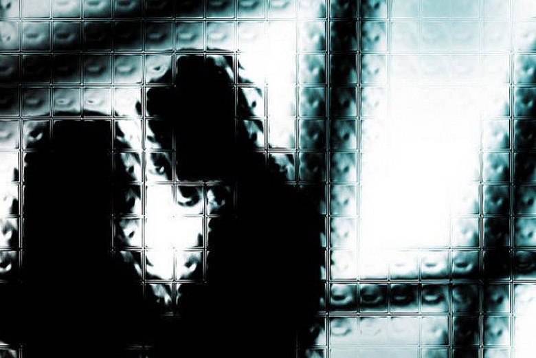 Suami tak ada di Rumah, Oknum Guru Bawa Cowo Brondong Masuk Rumahnya