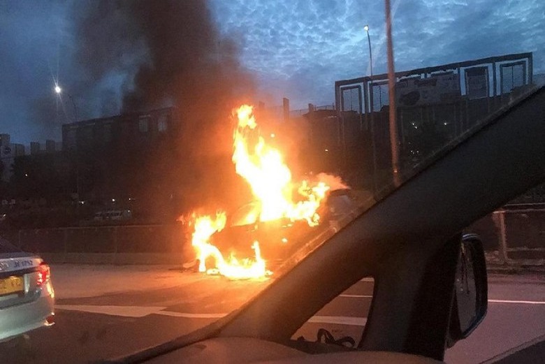 TMC Polda Metro Berkicau Kebakaran Mobil di Arah Bandara Soetta