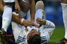Gambar Artikel Sundul Bola Sambil Menjatuhkan Badan... Crott.. Pelipis Cristiano Ronaldo Tercium Sepatu Bek Lawan