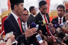 Gambar Artikel Curhat Berita Hoax Dirinya Dibilang PKI, Jokowi Perintahkan Kapolri untuk Tindak Tegas Penyebar Berita Hoax