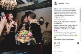 Gambar Artikel Viralnya Foto Ari Lasso Cium Ashraff Sinclair Mengumbar Sensasi