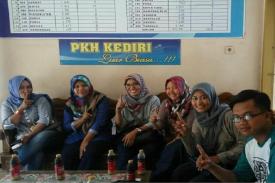Gambar Artikel Mensos Menampik Kode &#039;1 Jari&#039; PKH Tak Ada Hubungannya dengan Pilkada Jatim 2018