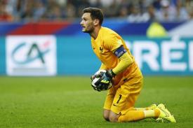 Kiper Prancis Memuji Calon Lawannya di Babak Semifinal