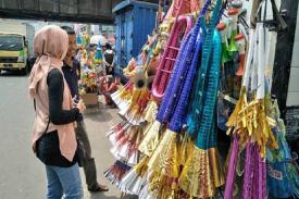 Difteri Dapat Menular Lewat Terompet, Penjual Takut Merugi