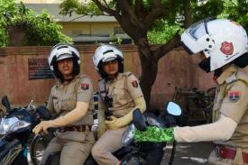 India Bentuk Pasukan Raftaar, Polisi Bermotor Wanita