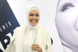 Rahasia Kecantikan Dewi Sandra