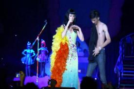 Katy Perry Ketagihan Manggung di Indonesia, Gelar Konser lagi Tahun Depan
