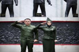 Buat Apa Warganet Menertawakan Foto Prewed Angel Lelga dan Vicky Prasetyo?