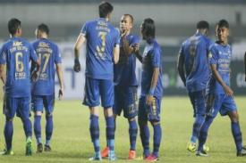 Persib Bandung Dinilai Bobotoh Lamban Cari Pemain Bagus