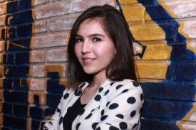 Rajin Pakai Sunscreen dan Lotion, Rahasia Kecantikan Kulit Olivia Jensen