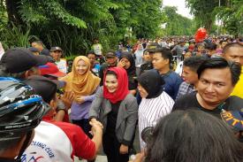 Wali Kota dan Cawagub Jatim Andalan PDIP Menyapa Warga Surabaya Lewat CFD