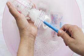 Gambar Artikel Tips Cara Mencuci Botol Bayi yang Baik dan Benar dari SehatQ