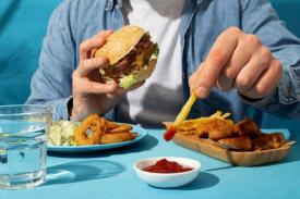 Gambar Artikel Mengenal Stress Eating, Keinginan Makan Berlebih saat Stres