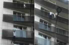 Paris: Spiderman Sungguhan Selamatkan Nyawa Bocah yang Tergantung di Gedung Bertingkat
