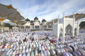 Hari Ini, Umat Muslim di Indonesia Sudah Ada yang Melaksanakan Salat Ied
